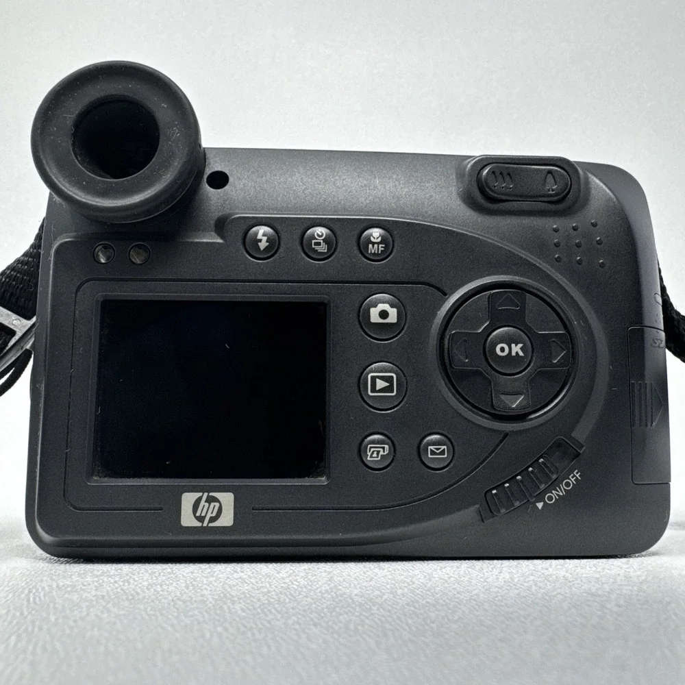 HP PhotoSmart 945 5.3MP Digital Camera 8xOptical Zoom GRLYB-0310 w/ Accessories‎